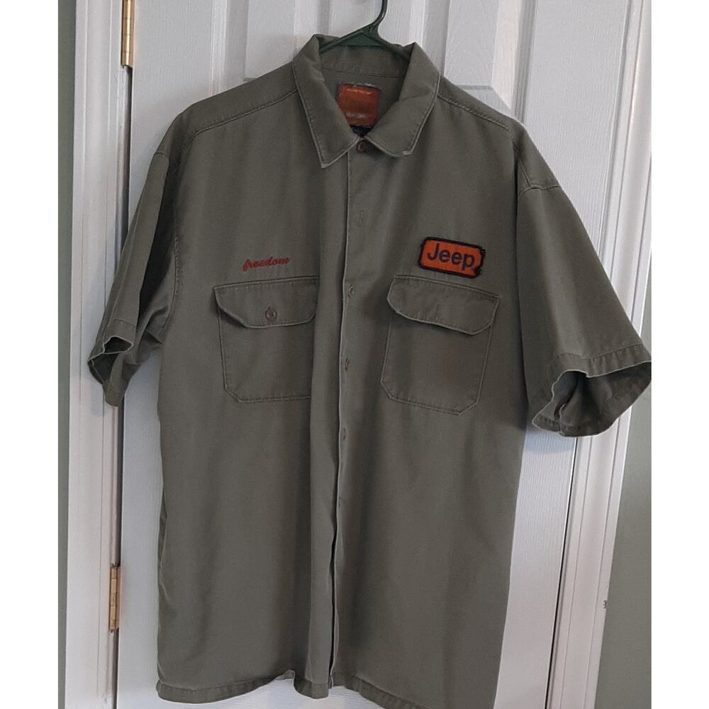 Army Green Jeep  Button Down Short Sleeve Men's Size Large